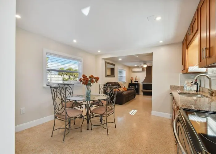 Indian Rocks Condo-steps To The