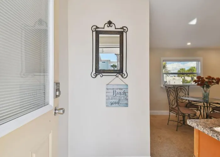Indian Rocks Condo-steps To The * Clearwater Beach