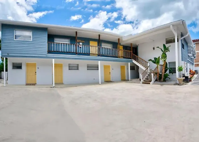 Apartment Indian Rocks Condo-steps To The